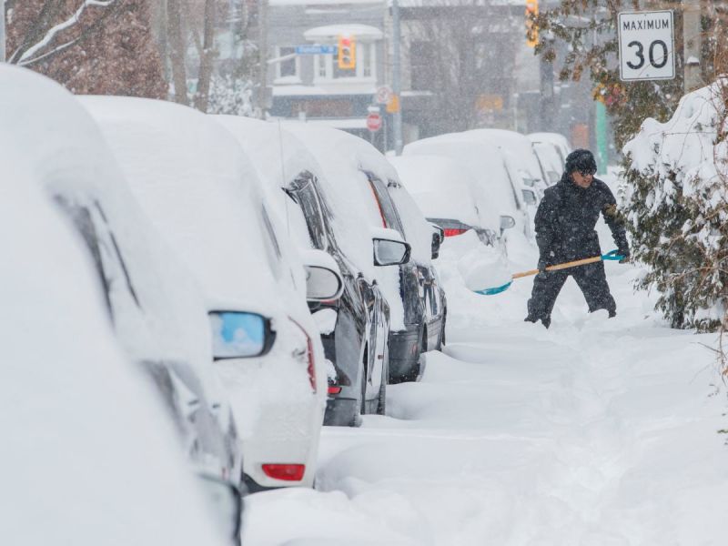 Ventisca congela Toronto; se esperan hasta 60 cm de nieve