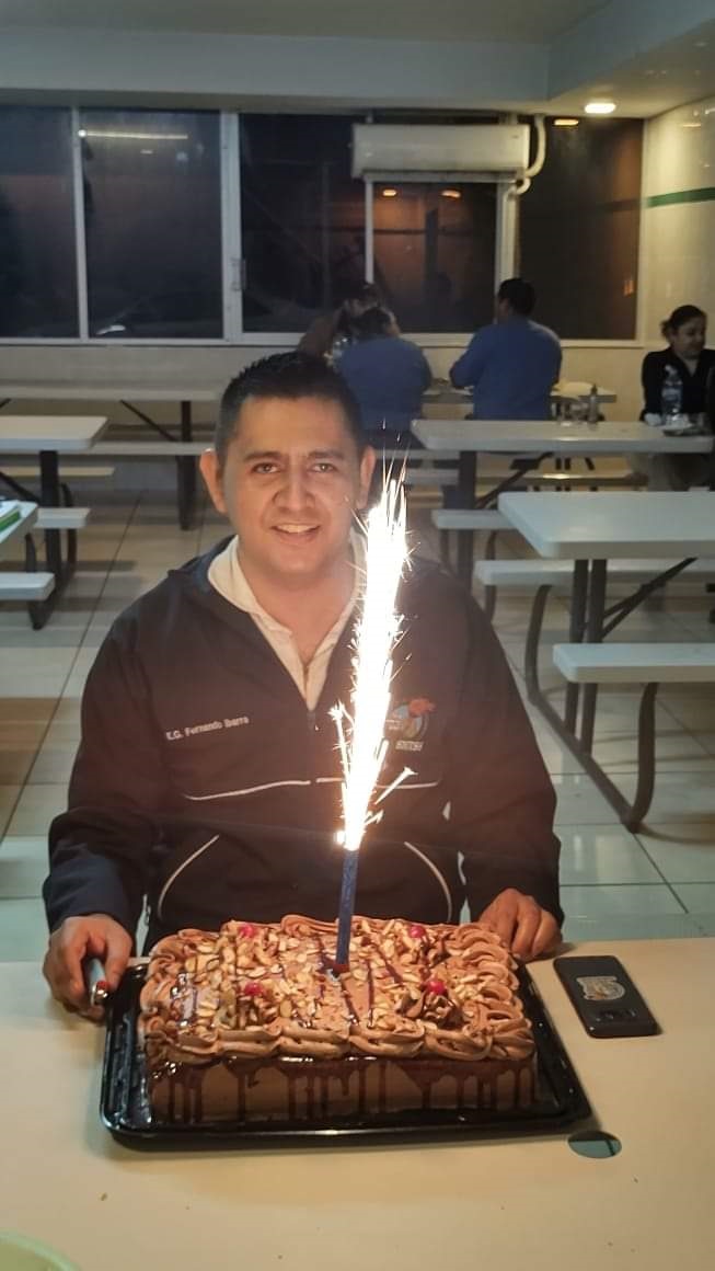 Fernando Ibarra festejó su cumpleaños con amigos