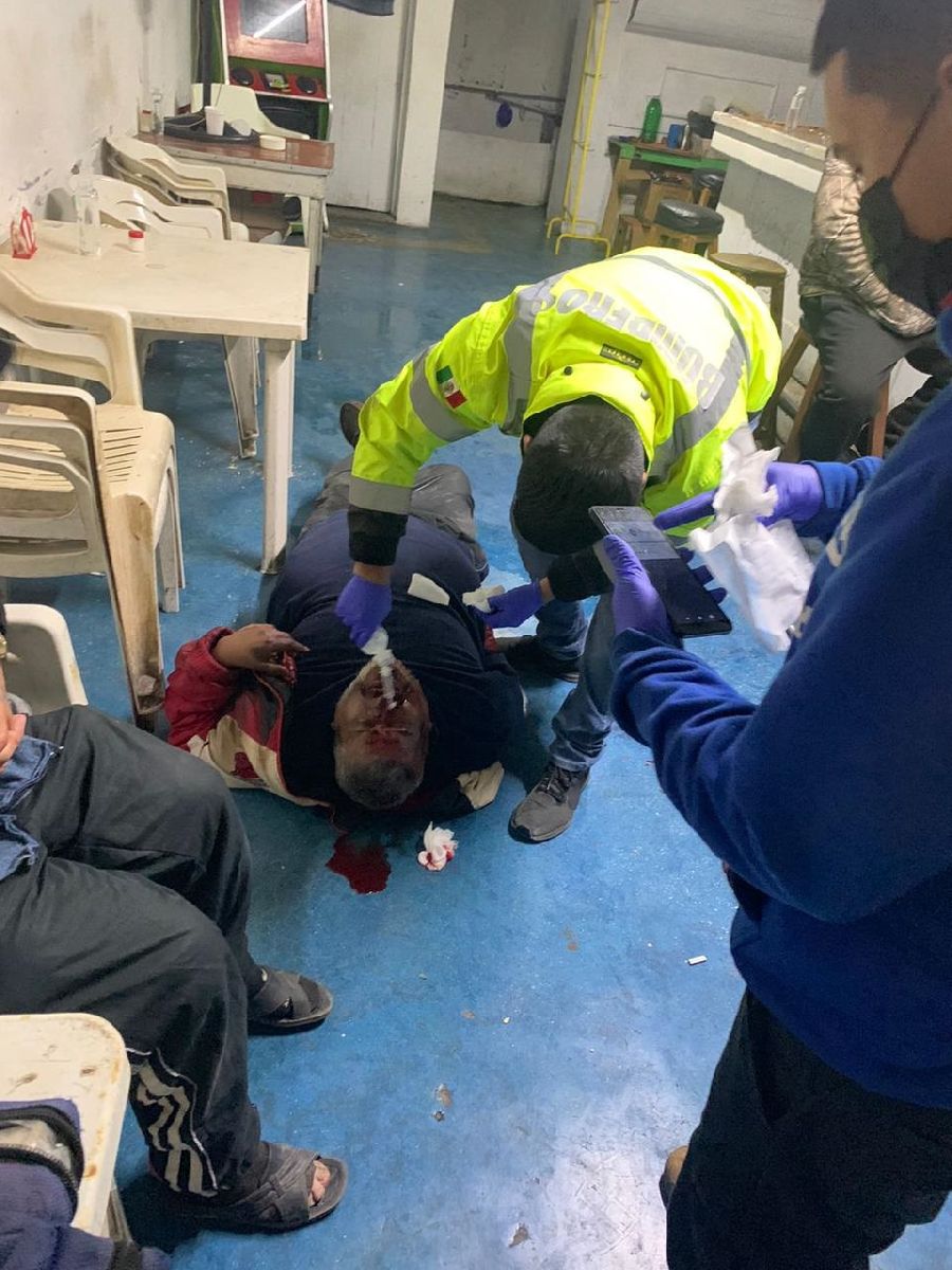 Dos personas heridas tras caer de su propia altura, convalecen en hospital 