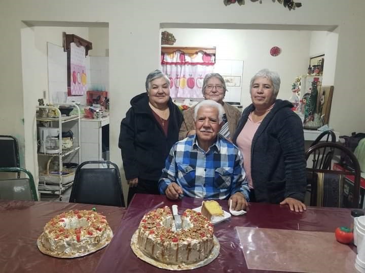 Víctor Manuel Pesina recibe fiesta sorpresa por su cumpleaños