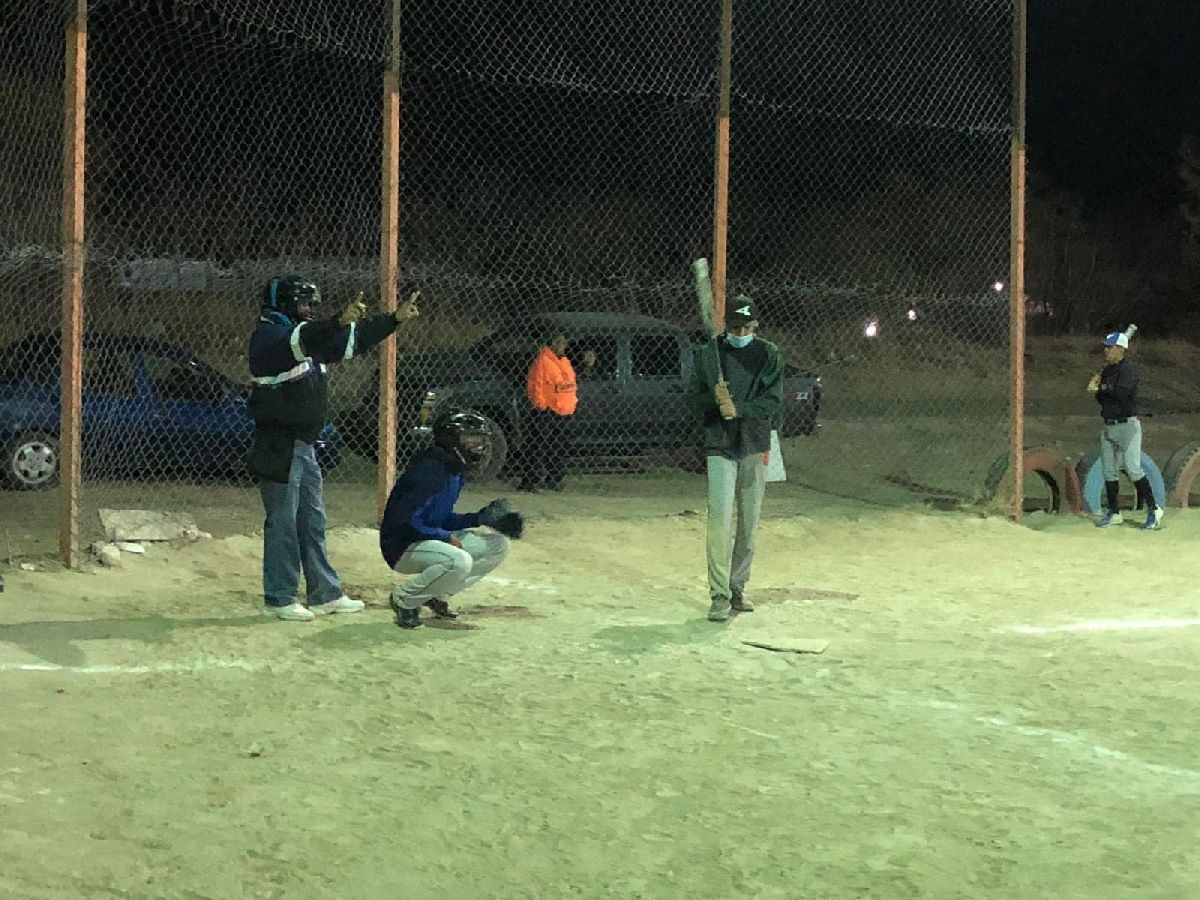 Astros y Maiz cantan victoria en semifinales del softbol varonil nocturno