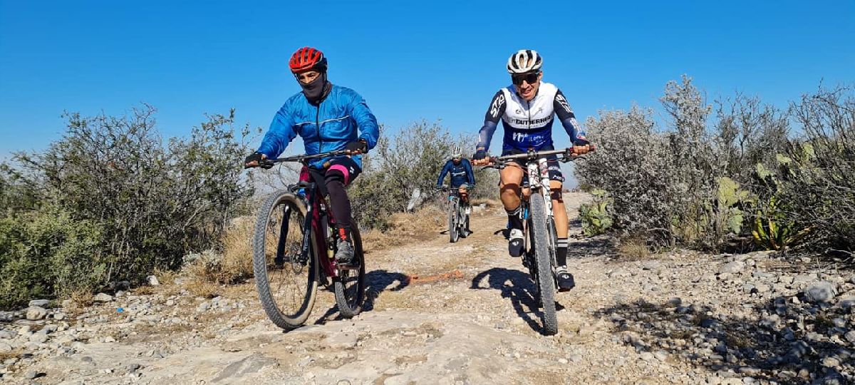 Atletas del Club “Gutiérrez Team” cumplen reto ciclista