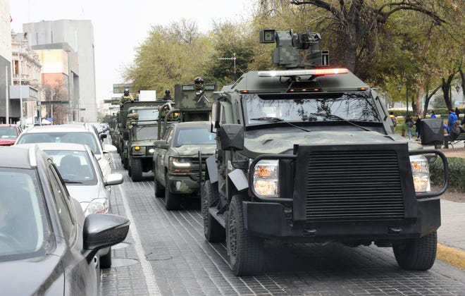 Por alza de violencia, 500 militares más patrullan calles de Nuevo León