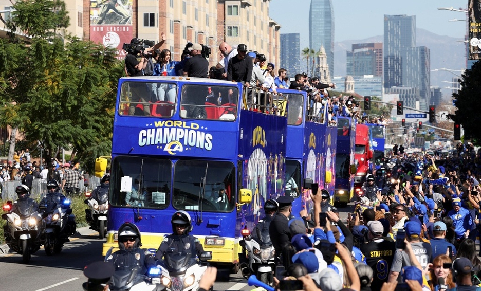 Los Rams toman las calles de Los Ángeles y festejan con su gente el título de la NFL