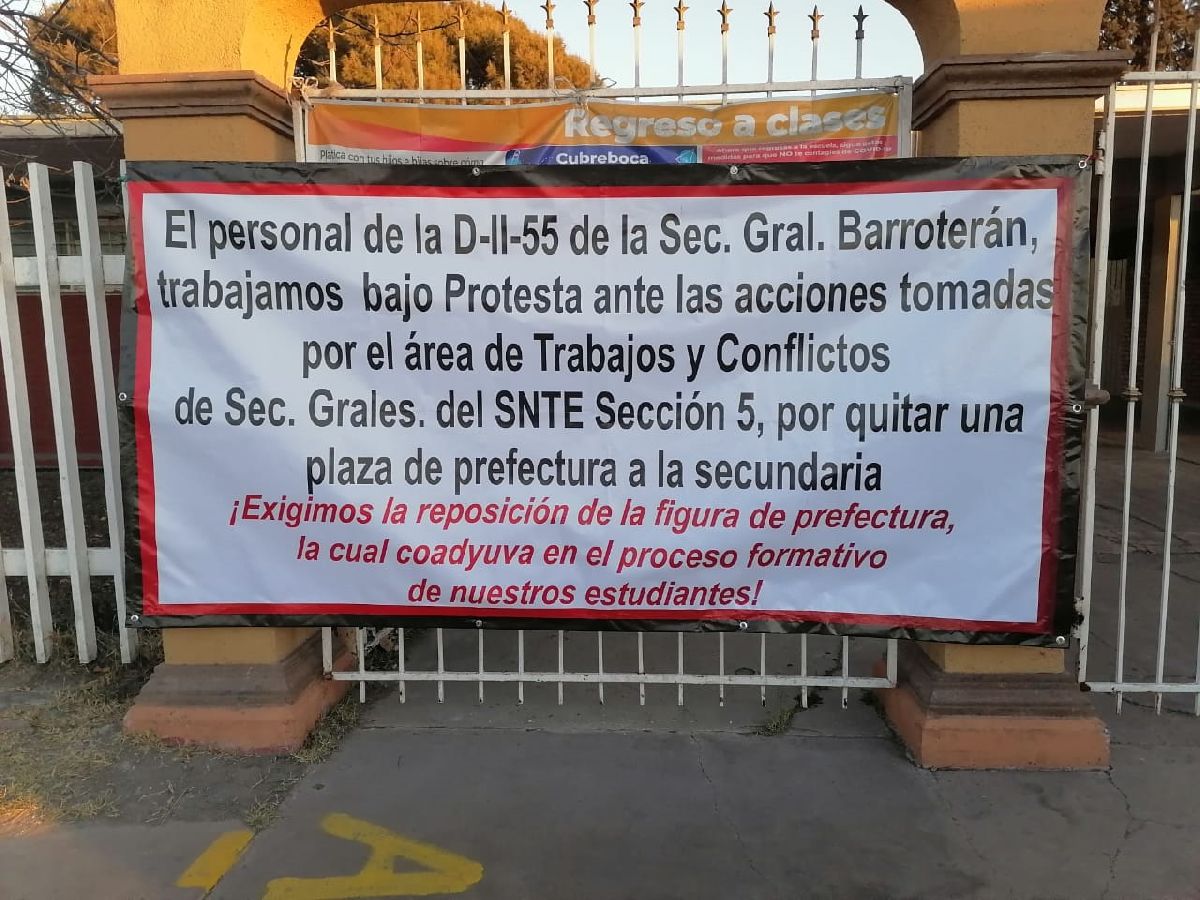 Maestros de la secundaria de Minas de Barroterán trabajarán bajo protesta