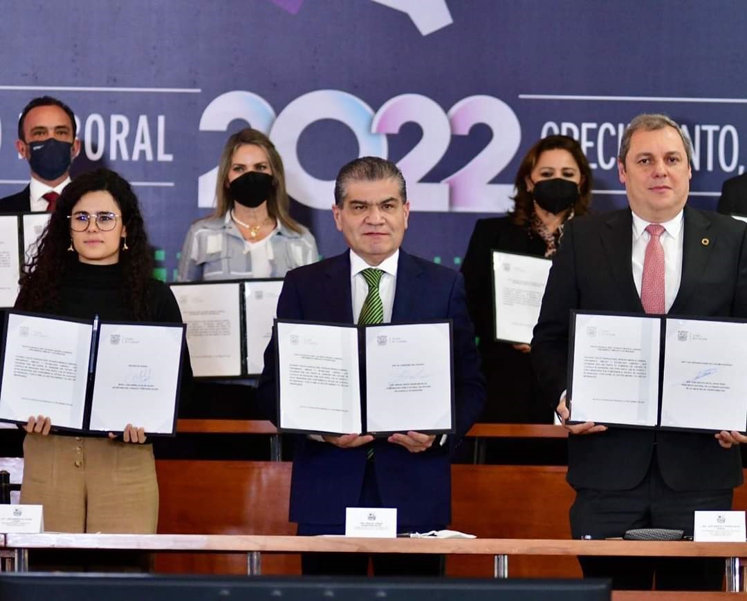 Asiste alcaldesa Diana Haro a la firma del Pacto Coahuila 2022