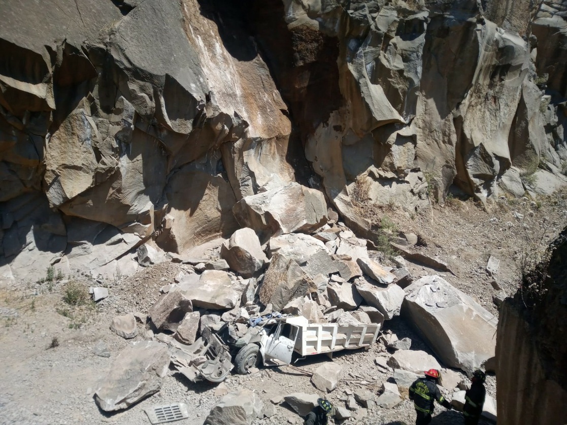Reportan cuatro lesionados por derrumbe en mina de piedra en Toluca