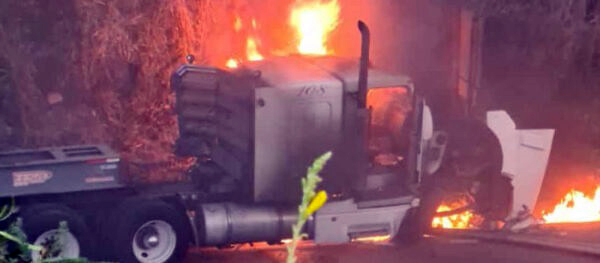 Tras captura de ‘El Chaparrito’ incendian tráileres y bloquean avenidas en Colima