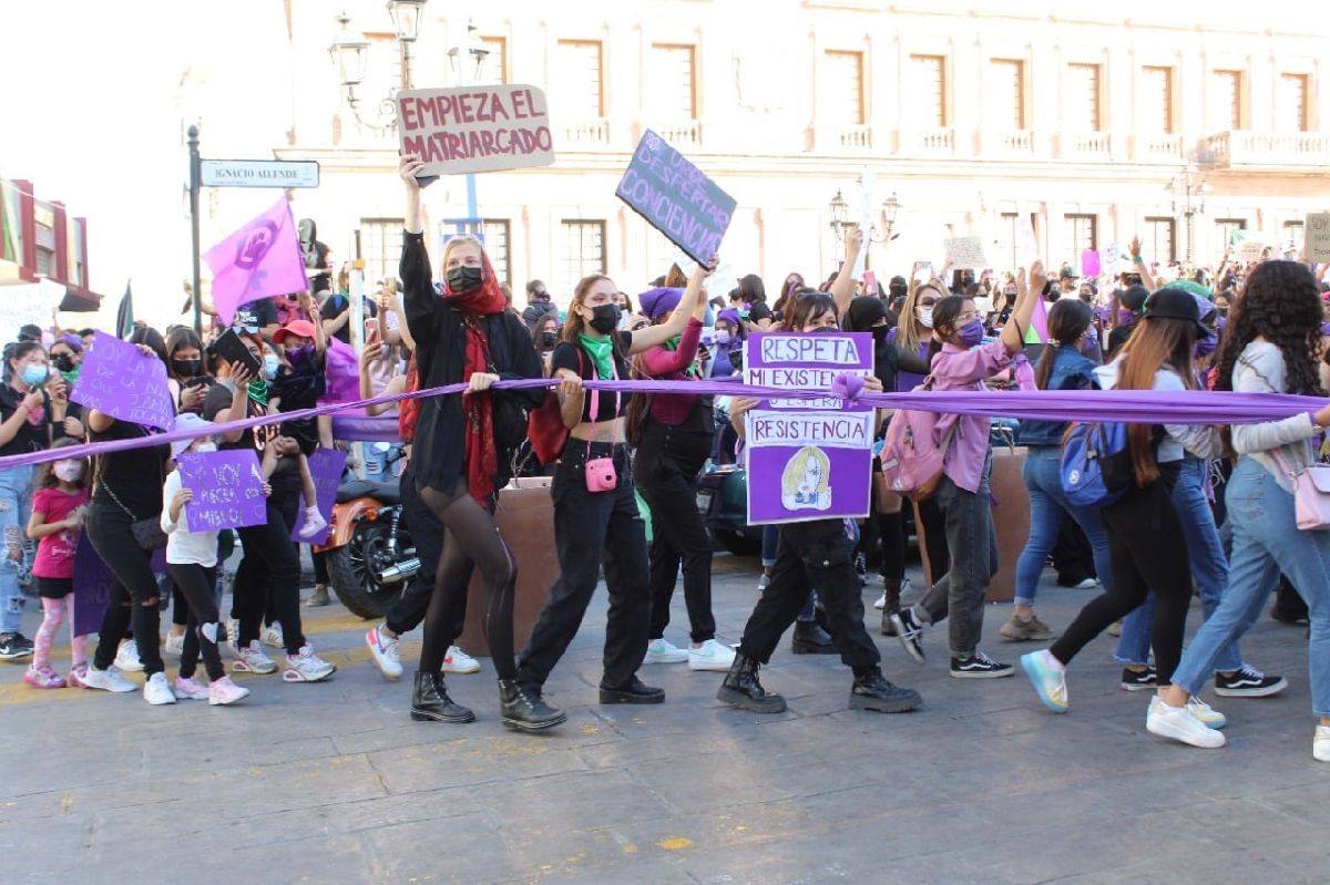 Con mega marcha, llaman miles de mujeres en Saltillo a erradicar la violencia en su contra