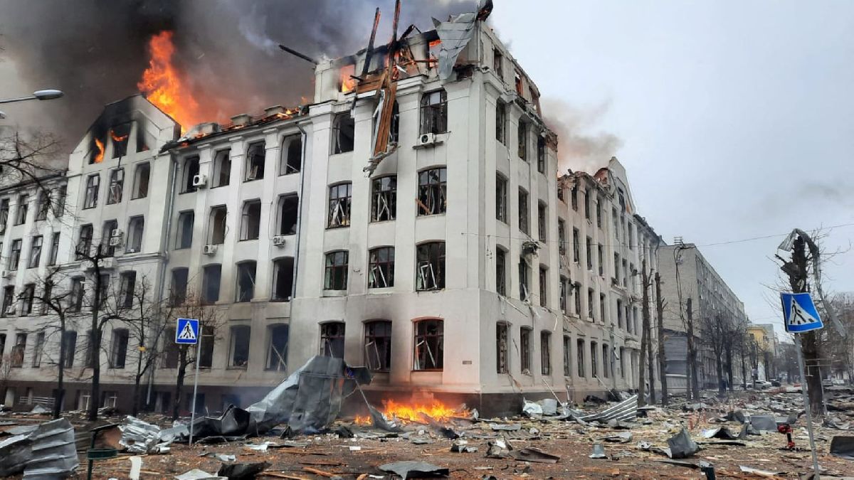 Rusia ataca el corazón de las grandes ciudades de Ucrania y avanza en el flanco sur