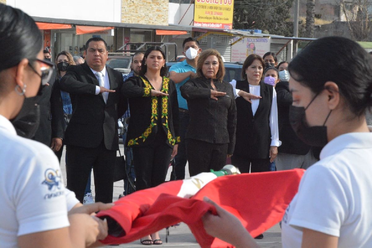 Encabeza Diana Haro ceremonia por 216 natalicio de Don Benito Juárez