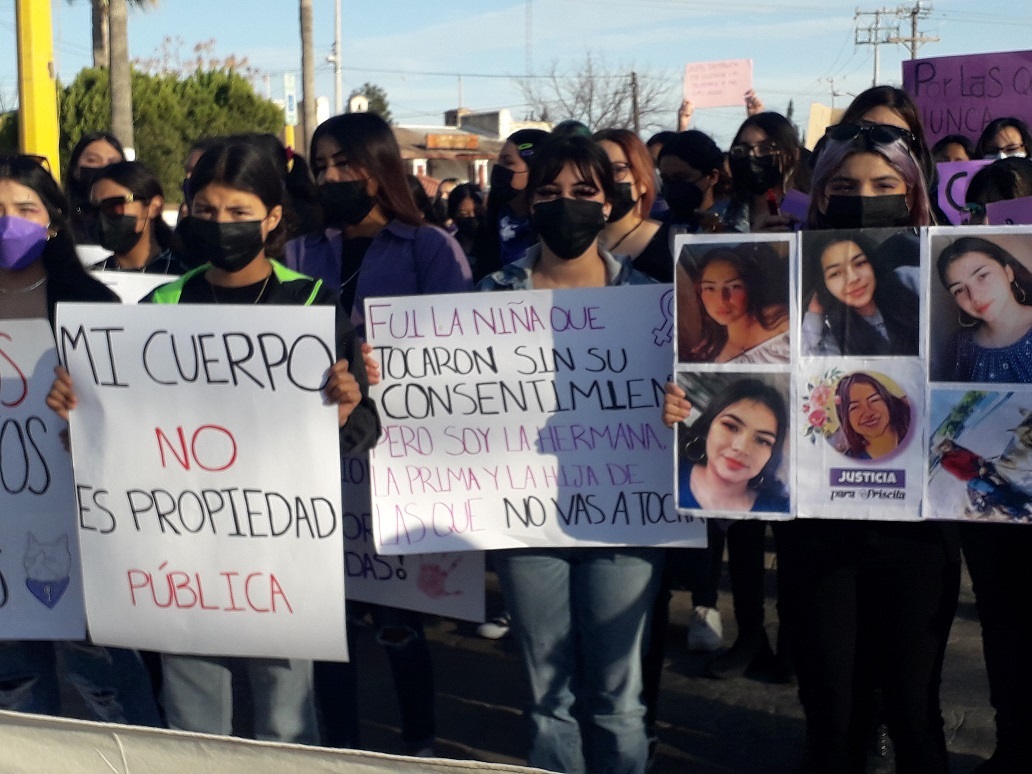 Mujeres marchan para exigir sus derechos en Nueva Rosita
