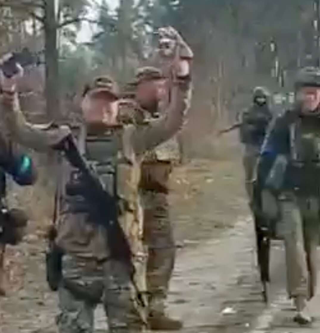 Difunden supuesto video de tropas ucranianas matando a soldado ruso capturado