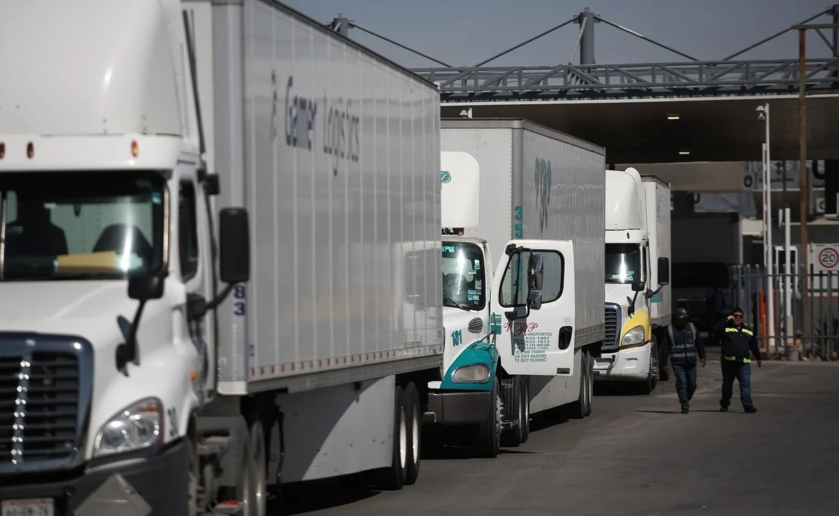 Estiman pérdidas de 8 mdd diarias por revisiones a camioneros en Texas
