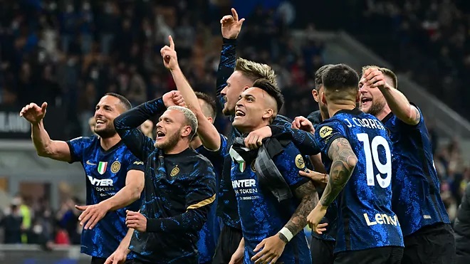 Un doblete de Lautaro mete al Inter en la final de la Coppa Italia