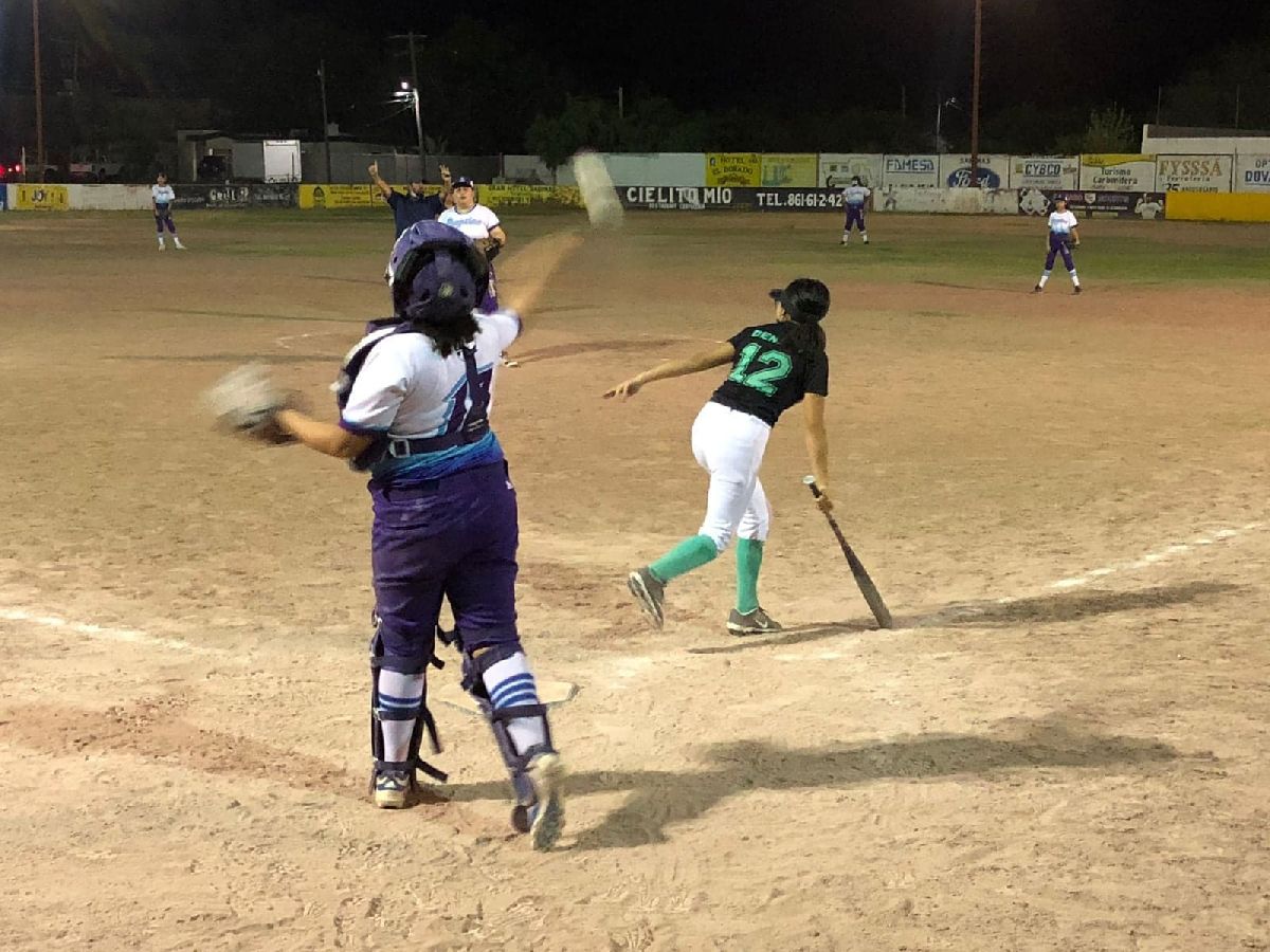 Saraperas aventaja en los “playoff” del softbol femenil “B”