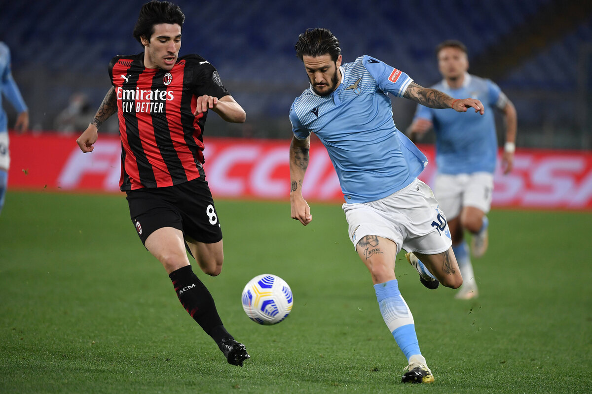 Sandro Tonali of AC Milan and Luis Alberto of SS Lazio compete for the ball during the Serie A football match between SS