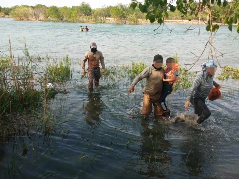 Rescatan a mujer cubana y a su hijo; intentaban cruzar el Río Bravo