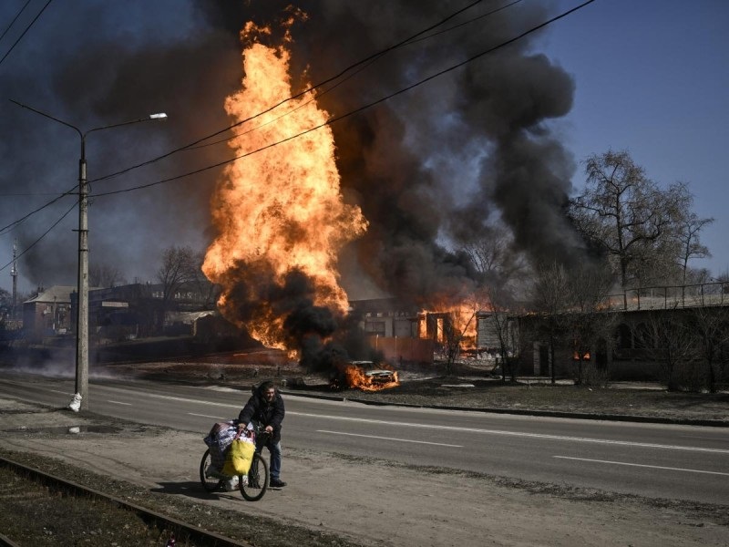 Rusia arrasa con instalaciones ferroviarias en Ucrania; hay al menos 5 muertos