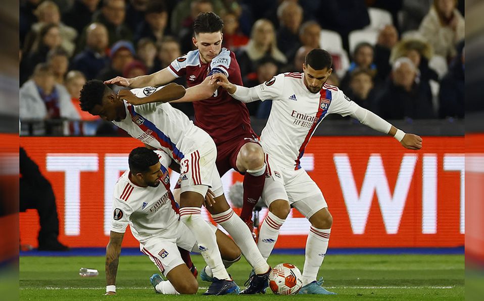West Ham, con uno menos, empata ante Lyon en la Europa League