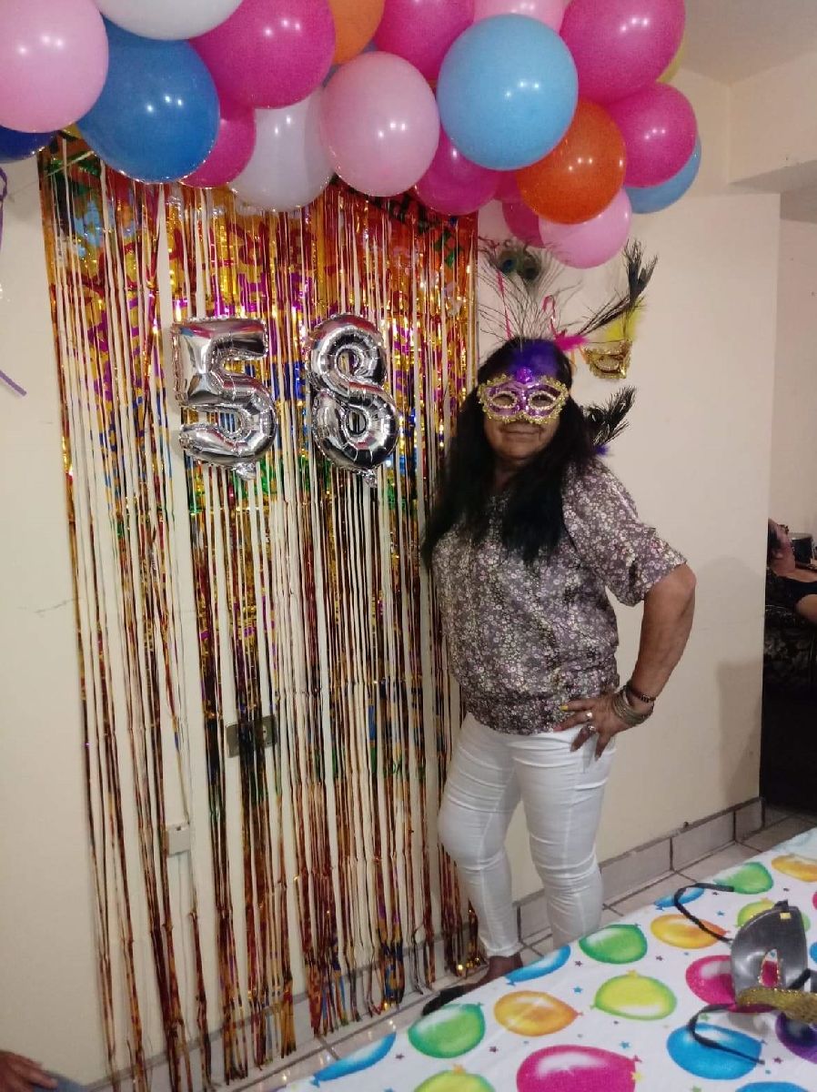 Ana Esperanza Vargas celebró sus 58 primaveras con fiesta de antifaces