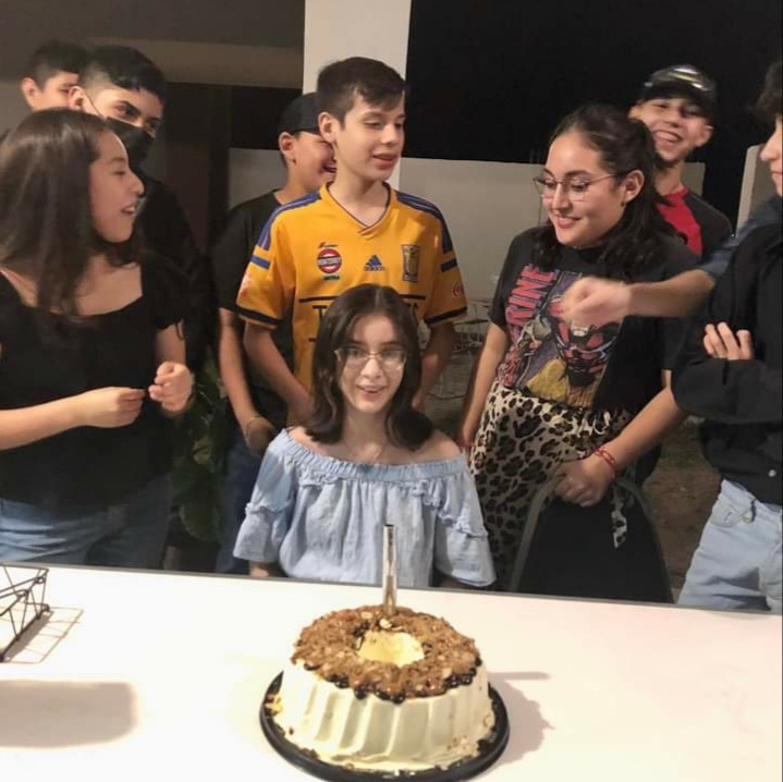 Camila Hinojoza celebró su cumpleaños número 14
