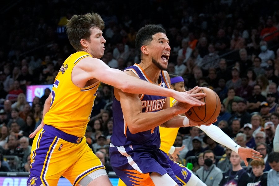 LAKERS, ELIMINADOS DE PLAY-IN TRAS CAER ANTE SUNS