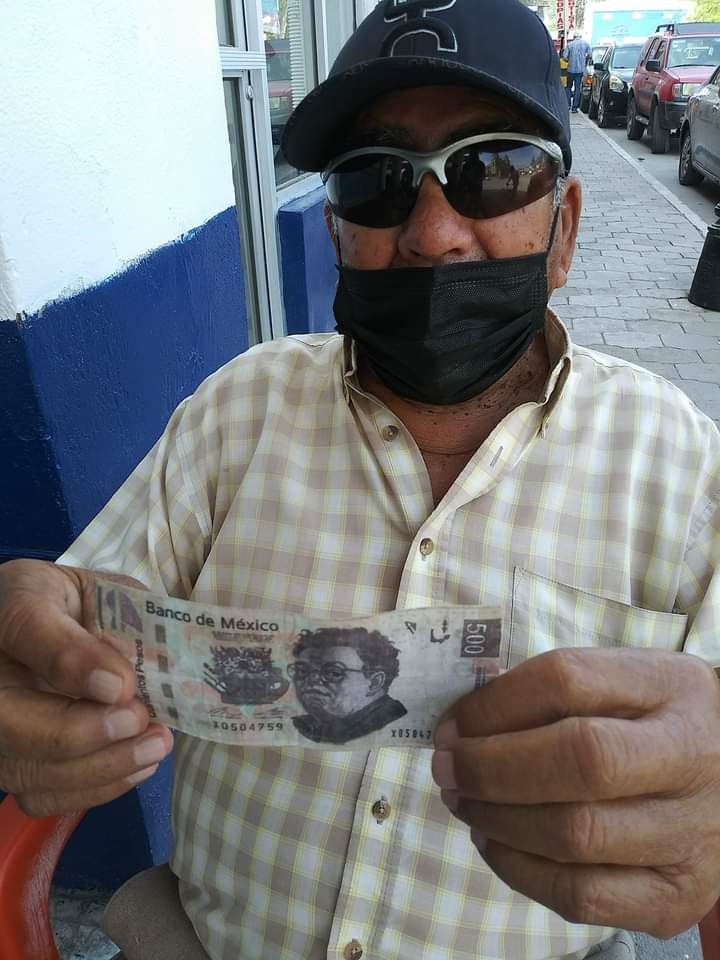 Se solidarizan ciudadanos con vendedor que recibiera billete falso de 500 pesos