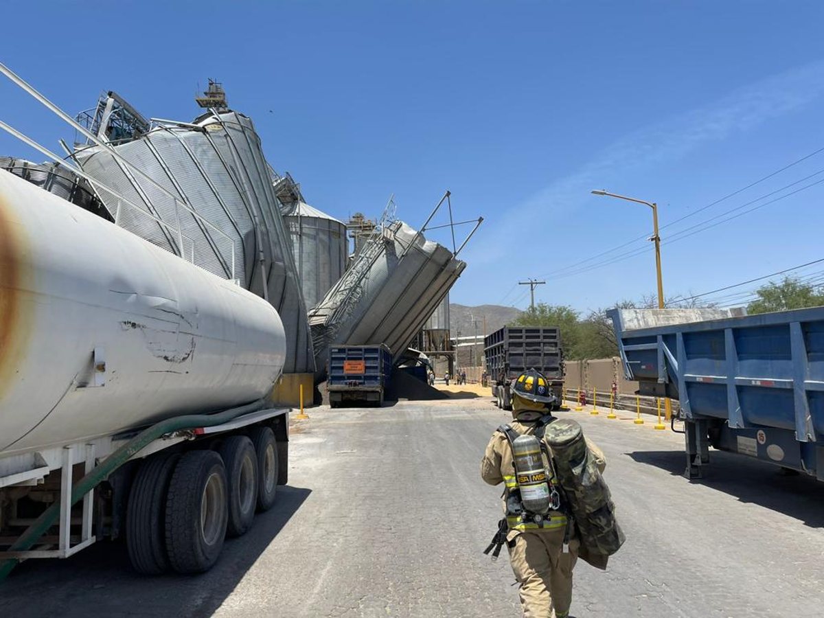Derrumbe en empresa de granos sepulta a trabajadores en Torreón
