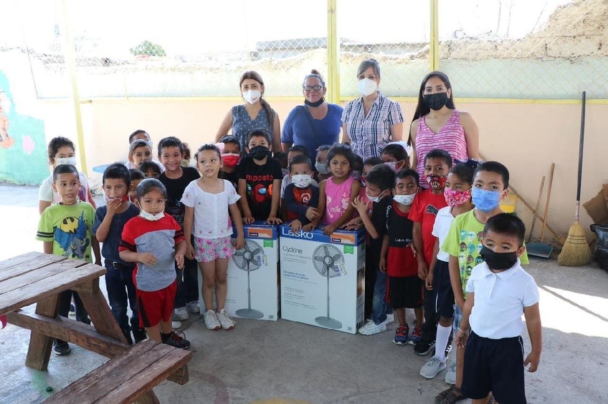 Apoya Zulmma  Guerrero a jardín de niños en Sabinas