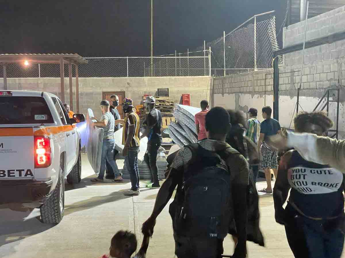 Reubican a más de 2 mil migrantes que saturaron plaza de Reynosa, Tamaulipas