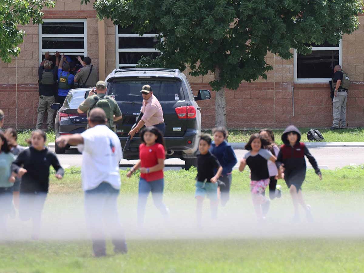 Revelan fotos inéditas del escape de niños durante tiroteo de Texas