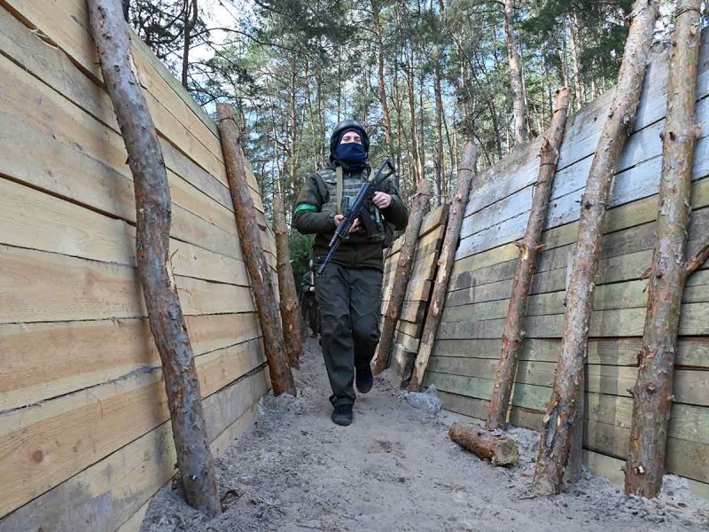 Se retiran del este de Donbás soldados de Ucrania ante el avance ruso