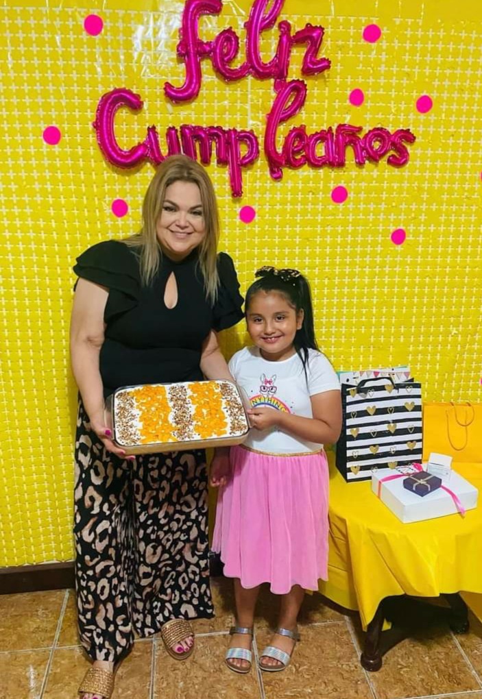 Angy Solís celebró cumpleaños en compañía de amistades