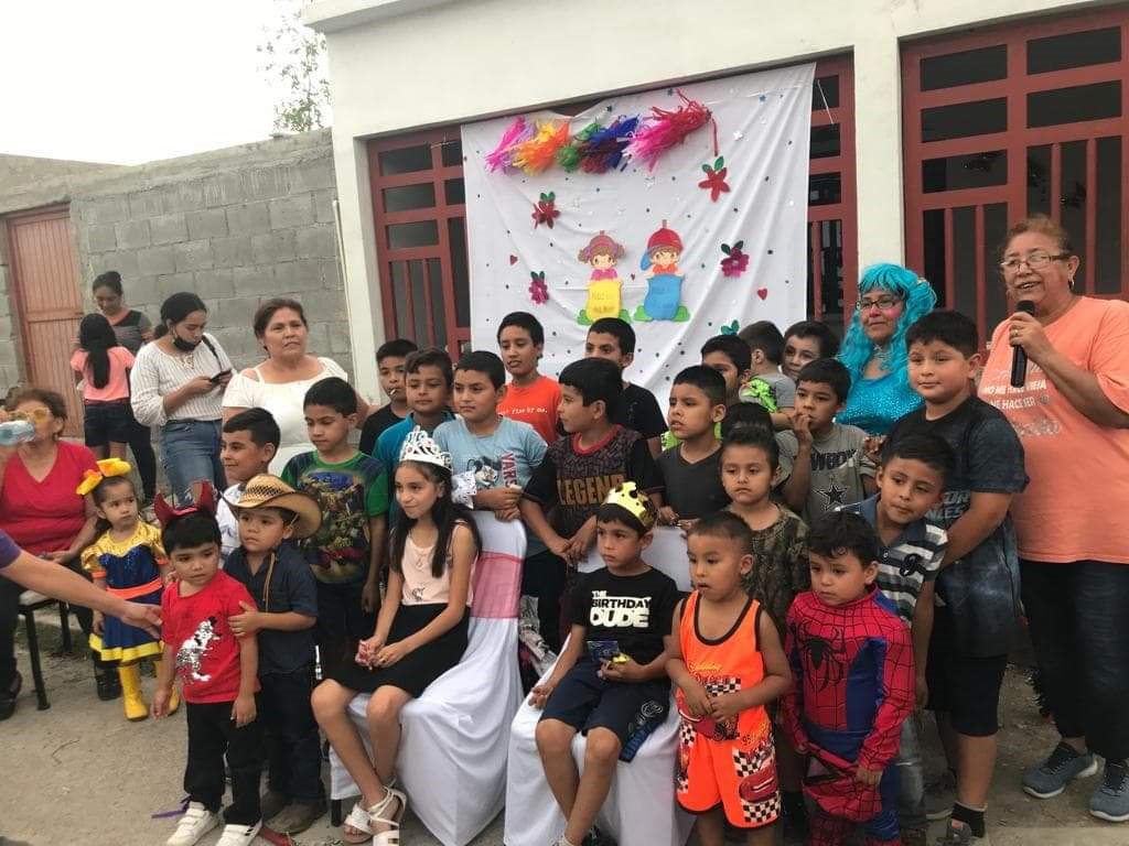 Mega fiesta en el barrio 2 de Agujita para celebrar el día del niño