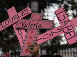 Madres de víctimas de feminicidio, familiares de Diana y colectivas feministas del Estado de México, realizaron una protesta pacifica por el cumplimiento de 4 años de feminicidio de la joven.