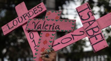Madres de víctimas de feminicidio, familiares de Diana y colectivas feministas del Estado de México, realizaron una protesta pacifica por el cumplimiento de 4 años de feminicidio de la joven.