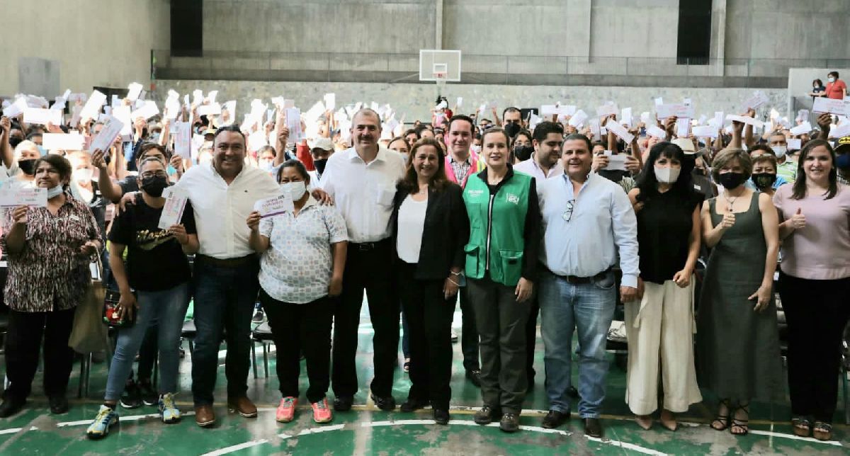 Entregan Gobierno Municipal y DIF Saltillo apoyos económicos a población vulnerable