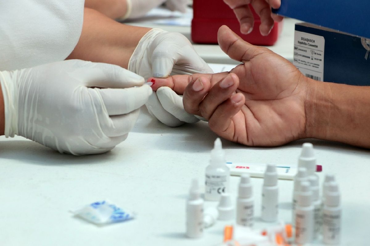 Realizan pruebas de VIH, Hepatitis y Sífilis en centros comerciales