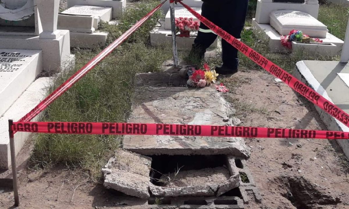 Señalan tumbas desplomadas en panteón municipal Santa Rosa de Múzquiz