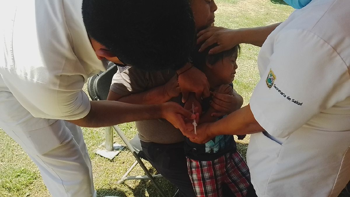 Se refuerza esquema de vacunación a menores  en sectores de Múzquiz