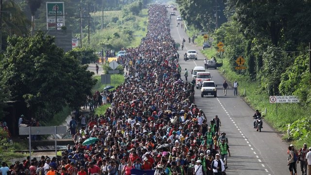 Nueva caravana migrante avanza hacia EU en la víspera de la Cumbre de las Américas