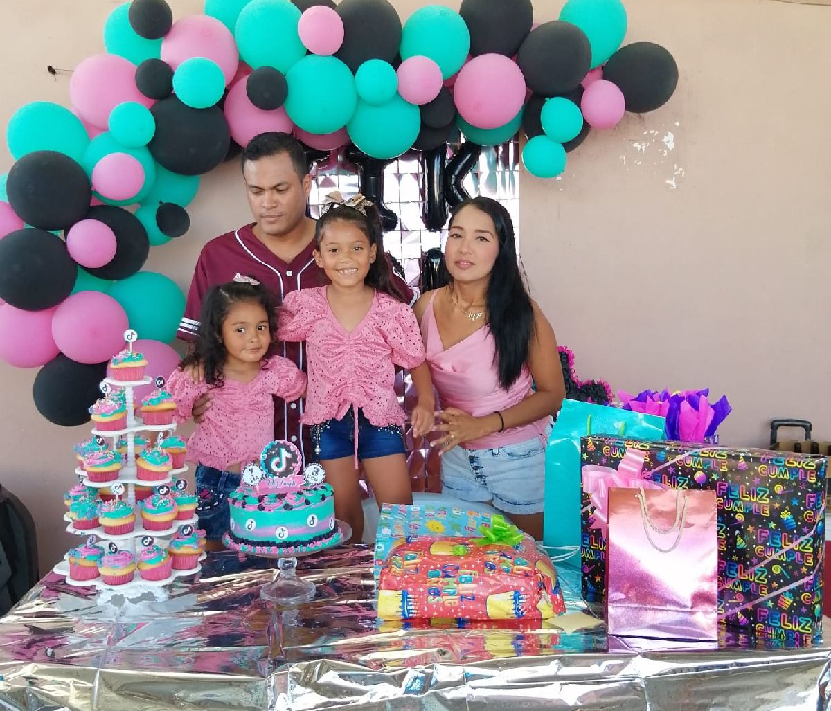 Doble cumpleaños festejan las hermanas Lía Michelle y Luz María