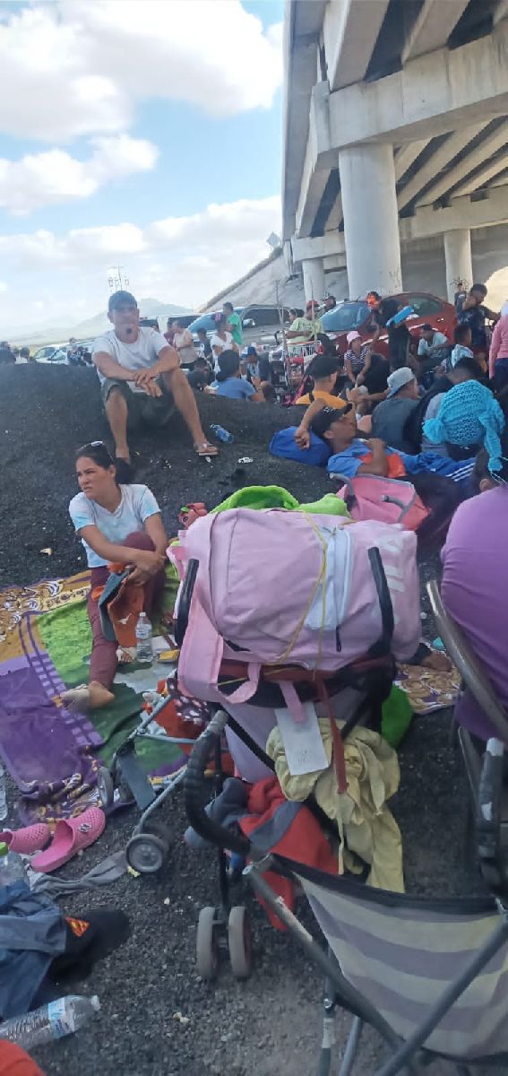 Llega caravana de 400 migrantes a Castaños