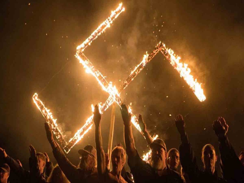 Francia halla ‘impresionante’ arsenal de neonazis