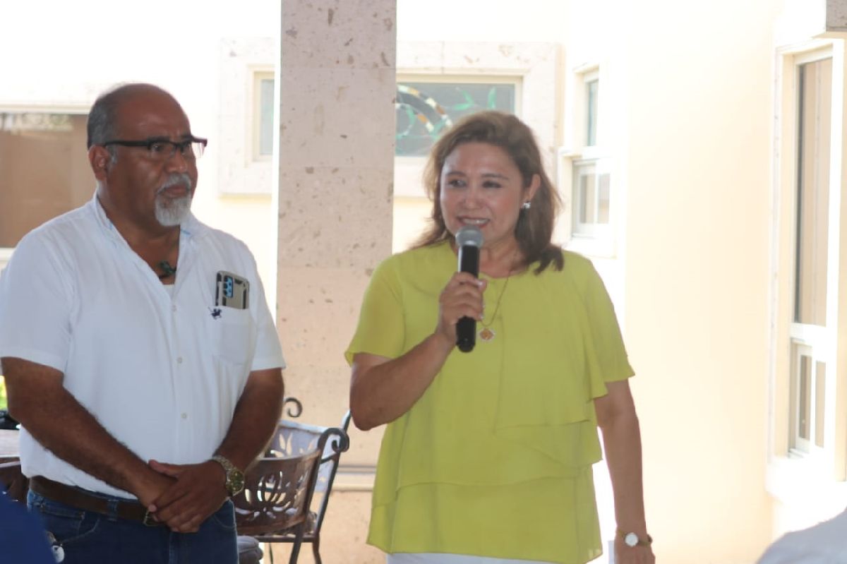 Reconoce alcaldesa de Sabinas a reporteros y comunicadores en su día