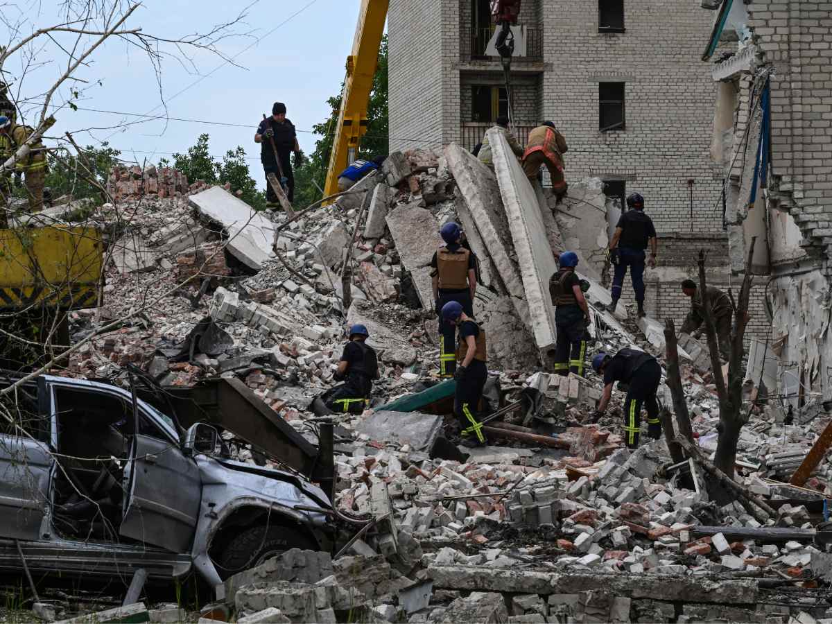 Bombardeo ruso contra edificio en Ucrania deja al menos 15 muertos