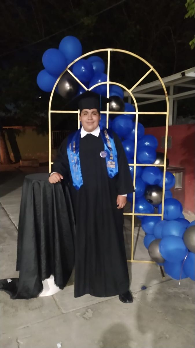 Gradúa de primaria Ricardo Adolfo Pérez Longoria