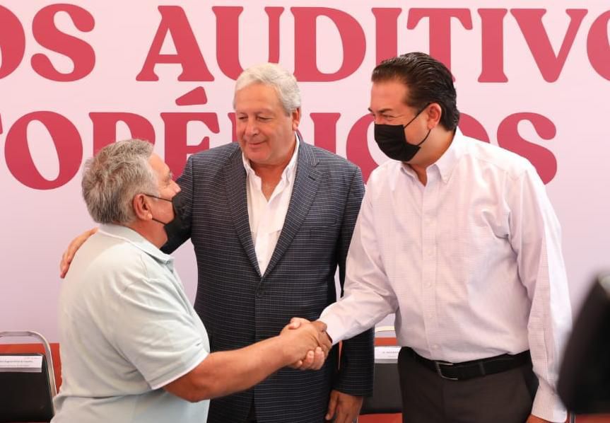 Entrega Gobierno de Saltillo aparatos auditivos y ortopédicos