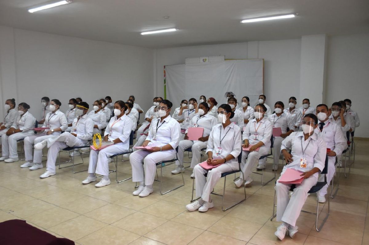 Escuela de Enfermería del DIF Torreón realiza entrega de plazas de servicio social
